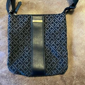 Tommy Hilfiger Women’s Black Purse. See Pictures For Size. Strap 46 Inches.